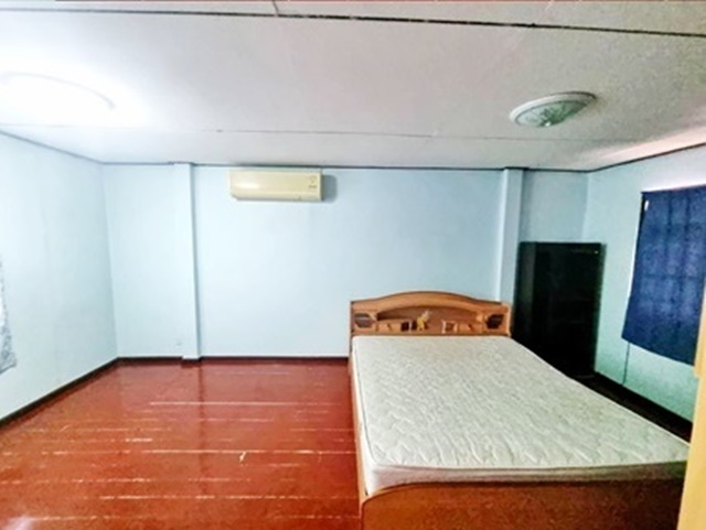 บ้านเดี่ยว 2 ชั้น 45 ตร.วา.200 ตร.ม.2 น้ำ 3 แอร์ ย่านรัชดา ห้วยขวาง พร้อมเฟอร์ รร.นานาชาติเคไอเอส 900 ม.4 นอน