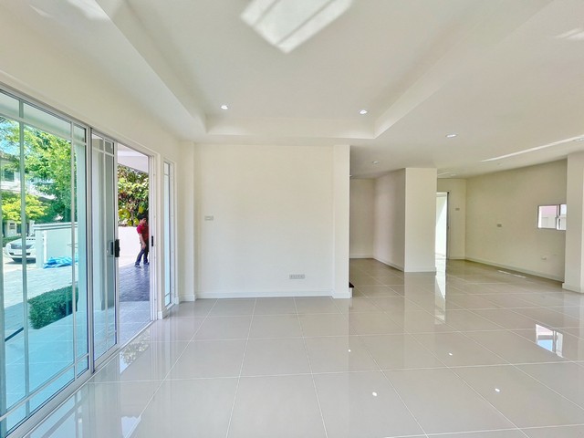 บ้านเดี่ยว  รีโนเวทใหม่ บ้านสีวลี ปิ่นเกล้า-สาทร ติดถนนราชพฤกษ์ หลังริม สไตล์โมเดิร์น หรูหรา ด้วยวัสดุเกรดพรีเมี่ยม Land