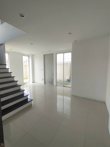 ให้เช่าโฮมออฟฟิต4ชั้นห้องมุม 300ตร.ม.ย่านรามอินทราใกล้แฟชั่นไอแลนส์,MRTวงแหวนรามอินทรา