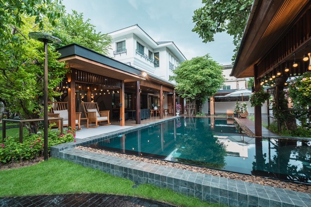 ขายบ้านเดี่ยว3ชั้น11นอนย่านรามอินทราวัชรพลเลียบด่วนสุขาภิบาล5พร้อมสระว่ายน้ำพร้อมอยู่