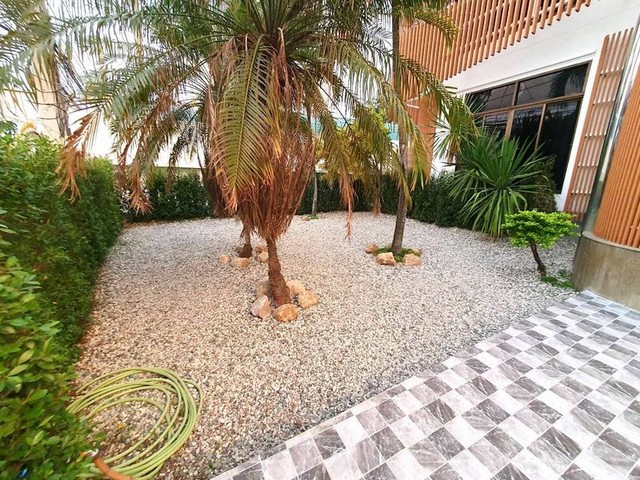 ให้เช่าพูลวิลล่า 3 ชั้น ติดถนนซุปเปอร์ไฮเวย์ โซนหนองป่าครั่ง