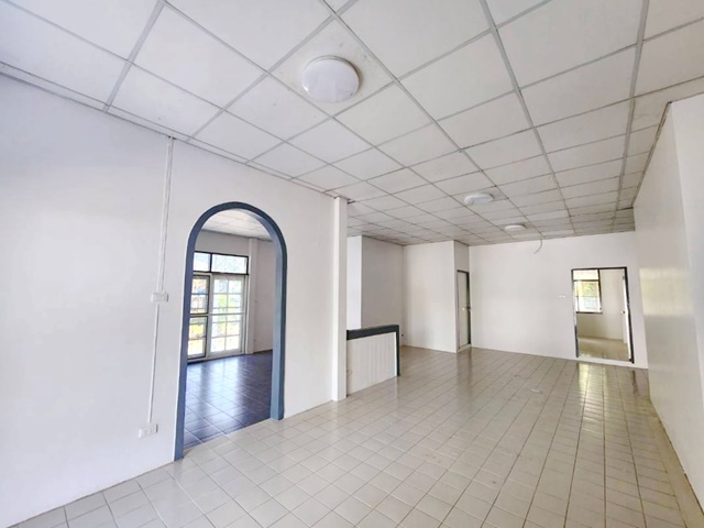 ให้เช่าบ้านใหญ่ เกือบไร่ 324 ตร.วา. BTS แยก คปอ. 2.4 กม. 1,104 ตร.ม. 5นอน ตลาดสี่มุมเมือง 1.9 กม.