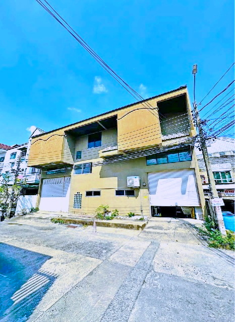 2คูหา MRT โชคชัย4 1.2 กม.ให้เช่าทาวเฮ้าส์ 2 ชั้น  ตีทะลุกัน 54 ตร.วา.450 ตร.ม. 4นอน 2น้ำ  ม.ราชภัฏจันทรเกษม 2.2 กม. ซ.ลาดพร้าววังหิน 4-12