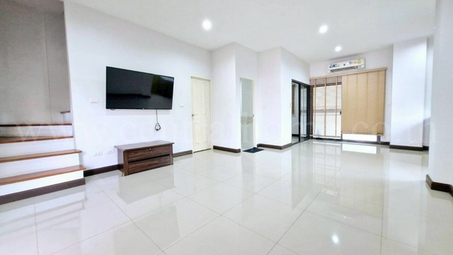 ทาวน์โฮม ลิฟวิ่ง เรสซิเดนซ์ รังสิต - ราชพฤกษ์ หลังมุม