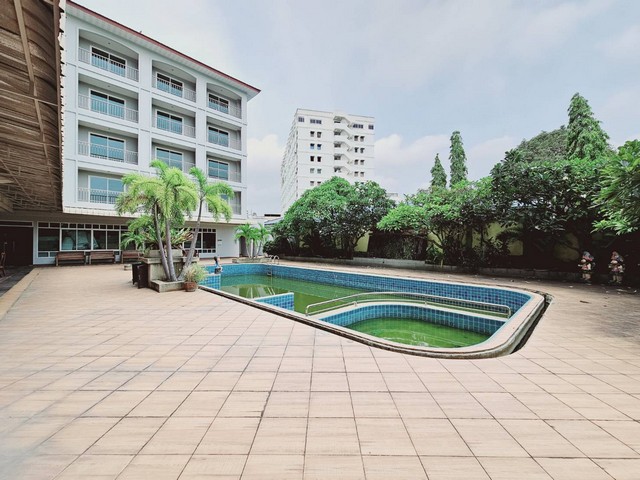 ขายขาดทุนโรงแรมที่พัทยา ใกล้แหล่งธุรกิจ พื้นที่สีแดง..ทำเลดี ราคาดี พัฒนากิจการต่อได้เลย