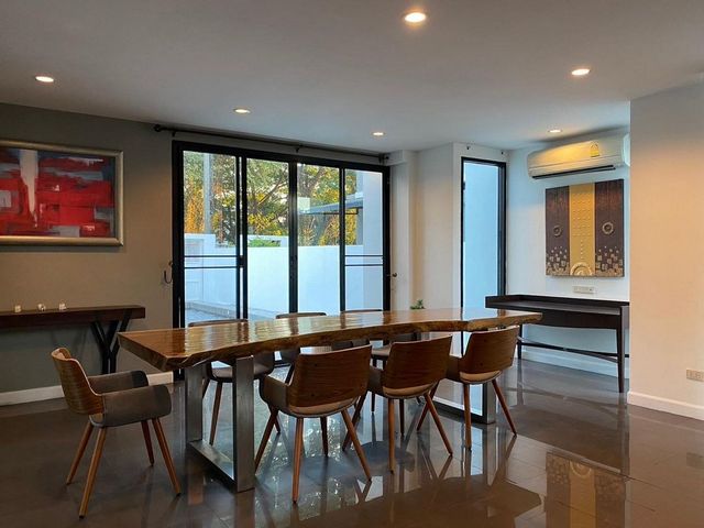 ขายพร้อมผู้เช่า 11 ล้าน 90.5 ตรว. บ้านพูลวิลล่า 2 ชั้น #โซนสันทราย #รับรายได้เดือนละ60,000 บาท (สัญญาหมด 10 ส.ค. 2568) #เฟอร์นิเจอร์ครบ