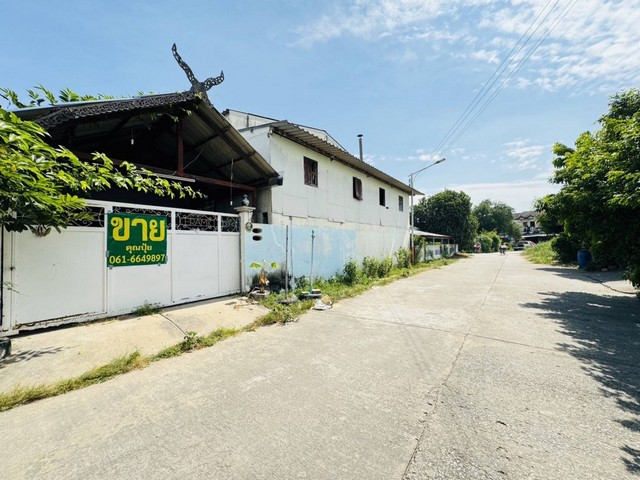 ขายที่ดินพร้อมสิ่งปลูกสร้าง 218 ตร.วา เหมาะสำหรับปลูกบ้านเดี่ยว / ตึกแถว / ห้องเช่า / โกดัง / สำนักงาน