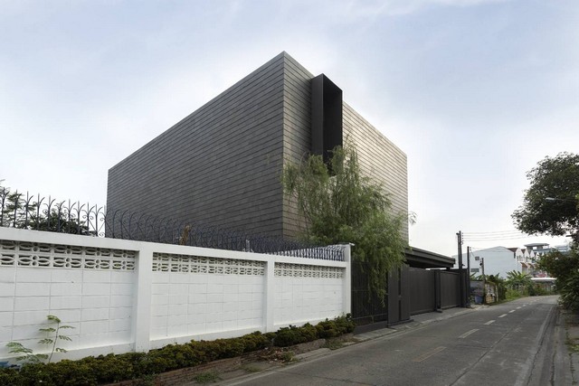 ขายบ้านเดี่ยว 3 ชั้น พหลโยธิน 35 (รัชโยธิน) เนื้อที่ 100 ตร.วา บิวท์อินครบ สวนกลางบ้าน วิวน้ำตก และสระว่ายน้ำ