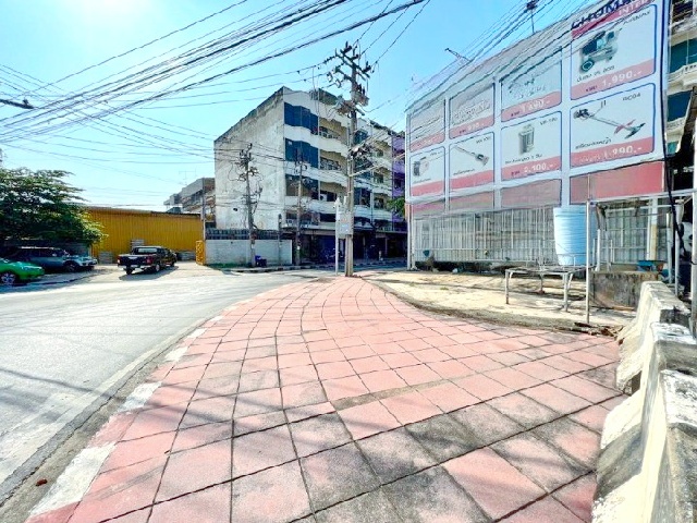 MRT บางยี่ขัน 1.8 กม. อาคารพาณิชย์บางพลัด 2 คูหา ห้องมุม 4 ชั้นครึ่ง + 1 ดาดฟ้า 53 ตร.ว.ทำเลดี ติดถนนใหญ่  โกดัง โชว์รูม คลินิค ร้านอาหาร