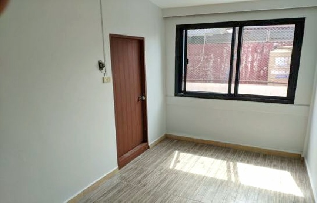 BTS ทองหล่อ 888ม. เอกมัย 1.3 กม.ให้เช่าอาคารพาณิชย์ 3 ชั้น 20 ตร.วา. 240 ตร.ม. ย่านสุขุมวิท30-40 รร.นานาชาติบางกอกเพรพ 1.1 กม.2-3นอน 2 น้ำ