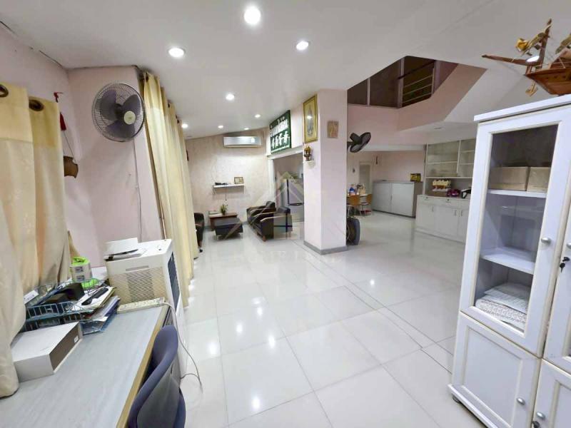 ทาวน์เฮ้าส์ 2.5 ชั้น หมู่บ้าน สรานนท์ ติวานนท์ ปากเกร็ด หลังมุม