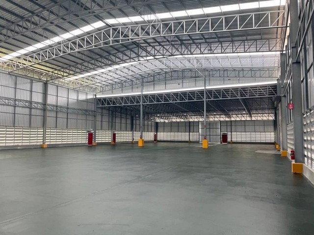 ขายโรงงานผังม่วงเขาคันทรงชลบุรี ขายที่ดินพร้อมสิ่งปลูกสร้าง บนเนื้อที่   5  ไร่ พื้นที่สีม่วงลาย