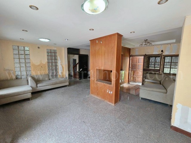 ทาวน์เฮ้าส์ บ้านนริศรา รังสิต - คลอง 11 ธัญบุรี หลังใหญ่