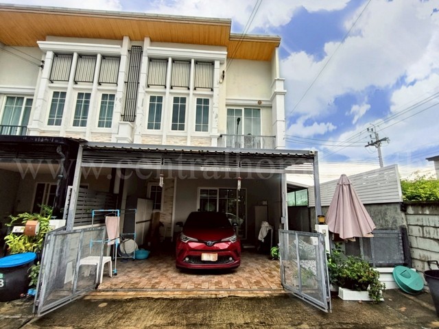 ทาวน์โฮม โกลเด้น ทาวน์ รามอินทรา - คู้บอน ซอยคู้บอน 27 หลังริม 