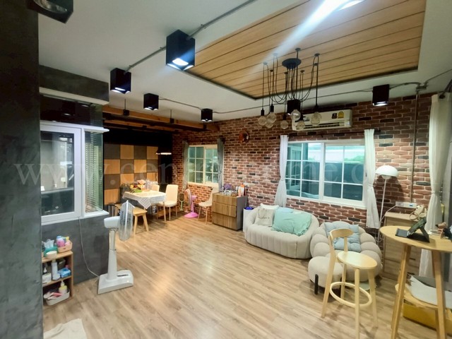 ทาวน์โฮม โกลเด้น ทาวน์ รามอินทรา - คู้บอน ซอยคู้บอน 27 หลังริม