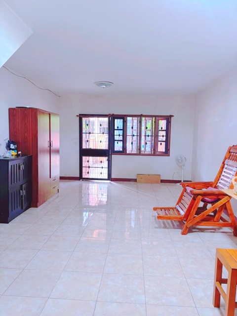 รถไฟฟ้าสายสีส้ม บิ๊กซี สุขาภิบาล3  1.2กม. โลตัส   เคหะรามคำแหง ให้เช่า ทาวน์โฮม 2 ชั้น พร้อมอยู่ รามคำแหง 180-186   21ตรว. 2นอน 2น้ำ