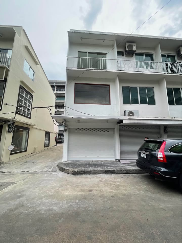 ให้เช่าทาวน์โฮม3ชั้นย่านสาธุประดิษฐ์ถนนจันทร์ทุ่งวัดดอนเขตสาธรใกล้MRTสุรศักดิ์Centralพระราม3