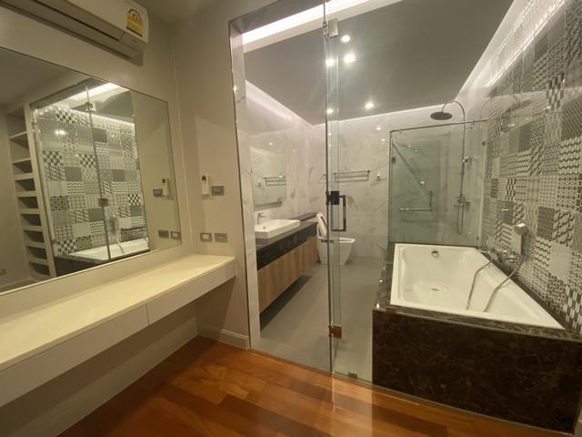 ให้เช่าคอนโด 2 ชั้น อยู่ชั้น 26 (บนสุด) Penthouse Duplex เดอะโฟร์วิงส์ เรสซิเดนซ์ ศรีนครินทร์