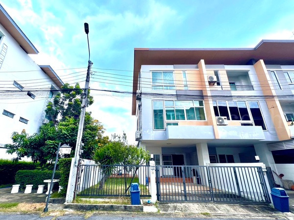 ทาวน์โฮม โมทาวน์ บริโอ แจ้งวัฒนะ - ประชาชื่น ตกแต่งพร้อมอยู่