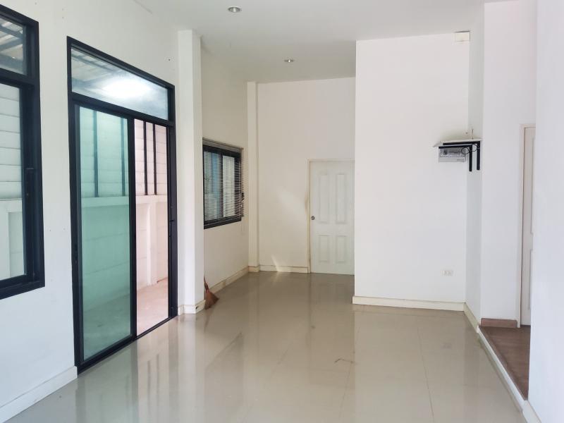 ขายบ้านแฝดมือสอง อำเภอศรีราชา จังหวัดชลบุรี โครงการ เดอะเซ็นทรัลทาวน์ บึง ศรีราชา