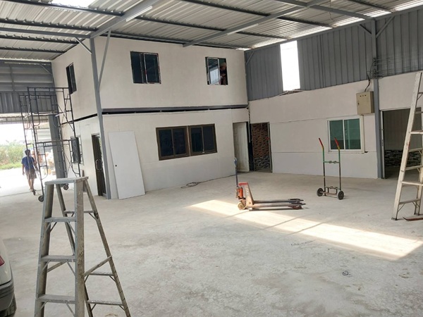 ให้เช่าอาคารโกดัง/คลังสินค้า เนื้อที่ 200 ตารางวา พื้นที่ใช้สอย 700 ตร.มออฟฟิศ ถนนเทพารักษ์ คลองขุด  บางตำหรุ-บางพลี ราคาเช่า 40,000 บ/ด