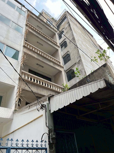 ย่านสำเพ็ง เยาวราช ทรงวาด MRTวัดมังกรเพียง 499ม. ให้เช่าตึกแถว 4.5 ชั้น Chinatown โกดัง คาเฟ่ หรือโฮสเทล 290 ตร.ม. 22ตร.วา