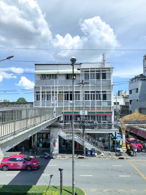 รร.อาชีวศึกษาธนบุรี 1.3 กม.อพาร์ทเม้นท์ 4 ชั้น 37 ตร.วา. 300 ตร.ม.15 นอน 15 น้ำ พรานนก ราคาถูก สะอาด ปลอดภัย เงียบ ริมถนน