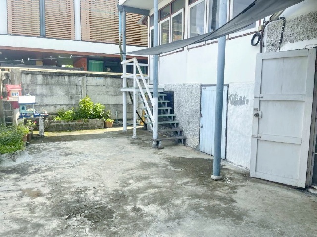 ตลาดสดบางปะกอก 2.2 กม. พณิชยการเชตุพน 1.9 กม.บ้านเดี่ยว 2.5 ชั้น  17ตร.วา.67 ตร.ม.3 นอน 1 น้ำ  วิวแม่น้ำเจ้าพระยา สะพานพระราม 9