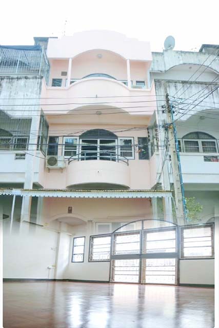 เซ็นทรัล ลาดพร้าว 1.3 กม. พร้อมเฟอร์ ให้เช่าโฮมออฟฟิศ 3 ชั้น 4 นอน รัชดา MRT ลาดพร้าว 900 ม.ต่างระดับ 30 ตร.วา.355 ตร.ม.4 น้ำ