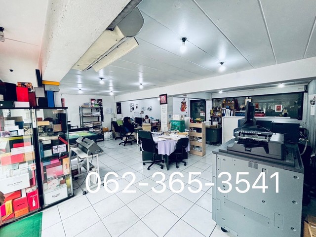 ขายที่ดินติดคลองดำเนินสะดวกเนื้อที่ 4 ไร่ พร้อมสิ่งปลูกสร้าง ทำเลดีหาอยากแล้วติดเทศบาลศรีดอนไผ่ พื้นที่เป็นสี่เหลี่ยมจัตุรัส