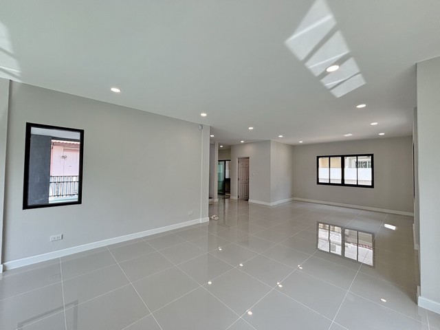 ขายด่วน  ชัยพฤกษ์  (บางบัวทอง) รีโนเวทสวย โซนใกล้สวนสาธารณะ และสระว่ายน้ำ  ใกล้เซ็นทรัลเวสต์เกต รถไฟฟ้าสายสีม่วง