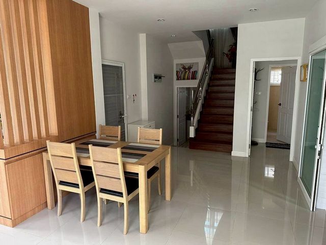 ขาย 4.5 ล้าน 56 ตรว. 4 นอน 4 น้ำ #สันกำแพง #บ้านในโครงการ หมู่บ้านติดถนนสายหลัก เดินทางสะดวก บ้านบิ้วอิน พร้อมเฟอร์นิเจอร์ครบทั้งหลัง