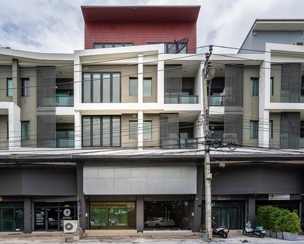 ปล่อยเช่าโฮมออฟฟิศ  2 คูหาทะลุกัน  ตกแต่งใหม่ โครงการ B Avenue  ติดถนนสุขาภิบาล 5