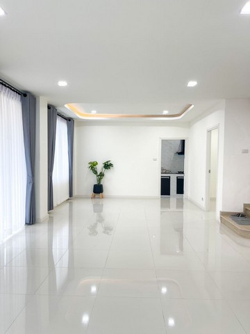 ขายบ้านเดี่ยวใกล้โรงเรียนอัสสัมชัญศรีราชา ชลบุรี ขายบ้านเดี่ยว2ชั้น ซอยหมอย้อย ตำบลสุรศักดิ์ ศรีราชา ชลบุรี บ้านเดี่ยว2ชั้นรีโนเวทใหม่