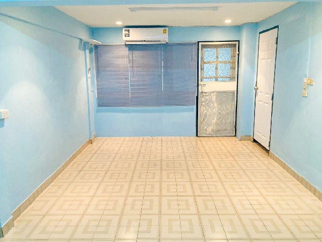 เซ็นทรัล แจ้งวัฒนะ 800 ม.MRT แจ้งวัฒนะปากเกร็ด 900 ม. ให้เช่าทาวน์เฮาส์ 2 ชั้น 32ตร.วา.252 ตร.ม. รร.นานาชาติกรุงเทพ 400 ม.2-3นอน 2 น้ำ