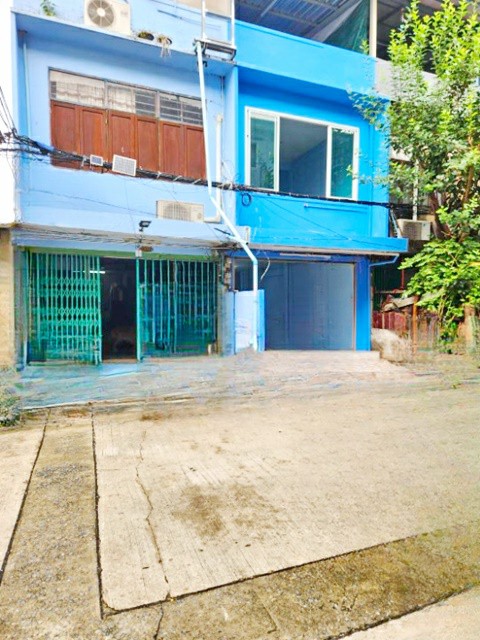 ให้เช่า สาธุประดิษฐ์ 30-34  3 ชั้น เทอร์มินอล21 พระราม 3 2กม. พร้อมเข้าอยู่  2นอน เซ็นทรัลพระราม3 1.5 กม   1น้ำ  รร. สารสาสน์พัฒนา 