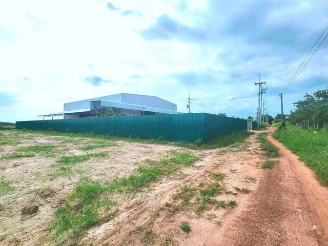 ขายโรงงานใกล้นิคมอุตสาหกรรมชลบุรี #บนที่ดิน 11ไร่  2 งาน 72 ตรว.  เขต EEC นิคมจีนใหม่  ผังสีเหลือง