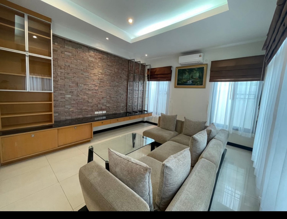 ให้เช่าบ้านเดี่ยวหรู 3ชั้น210 ตร.ว  7ห้องนอน 4ห้องน้ำ เฟอร์ครบ ถนนรัชดา จตุจักร ลูกคต่างชาติ ราคาเช่า 130,000 บ/ด ลูกค้าไทย 110,000 บ/ด