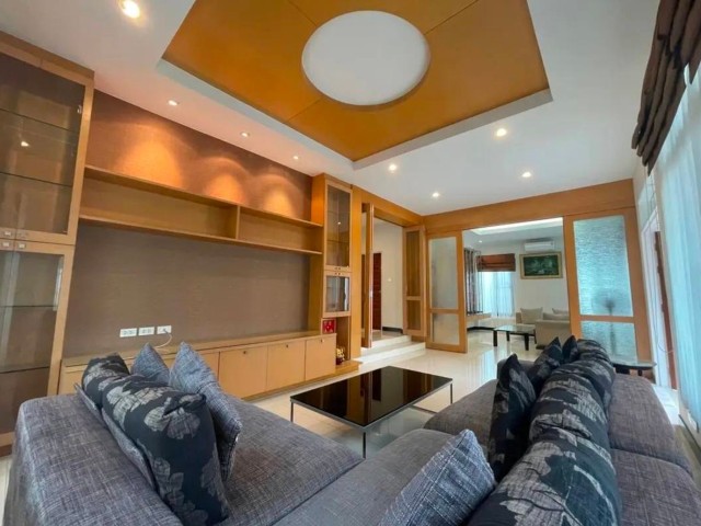 ให้เช่าบ้านเดี่ยว3ชั้น เนื้อที่ 210 ตารางวา ถนนรัชดา32 แอรฺ์เฟอร์นิเจอร์ครบ มี7ห้องนอน4ห้องน้ำ1ห้องแม่บ้าน ราคาเช่า130,000บาท ถนนรัชดา