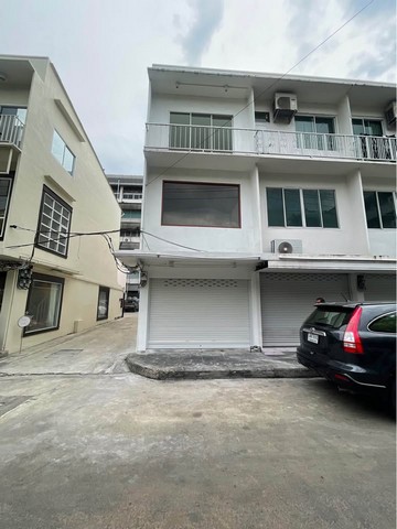 ให้เช่าทาวน์โฮม 3 ชั้น ถนนจันทร์ เขตสาธร ใกล้ MRT สุรศักดิ์ เหมาะสำหรับทำออฟฟิศ หรือพักอาศัย