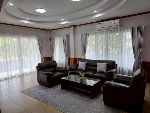 ให้เช่าพูลวิลล่า 2 ชั้น หรูหรา พื้นที่กว้าง แยกหลุยส์ สันกำแพง