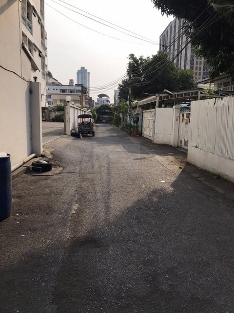 ขายที่ดินพร้อมบ้านเนื้อที่ 101 ตารางวา ซอยจรัญสนิทวงศ์ 40 ทำเลดีมาก ใกล้ห้างพาต้า ใกล้ MRT สถานีบางยี่ขัน