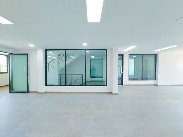 MRTพหลโยธิน ให้เช่าสำนักงาน ลาดจอดรถ30คัน รถไฟฟ้าสีแดงจตุจักร 450ม. ย่านวิภาวดีรังสิต11-19 อาคาร 4ชั้น 8ห้อง 580 ตร.ม.145 ตร.วา สตีเฟ่นส์