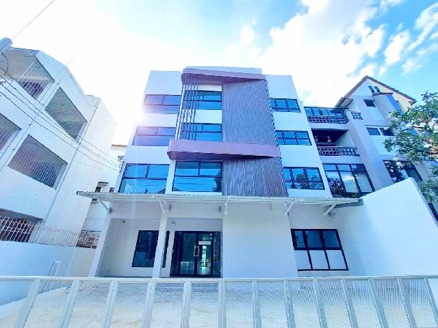 รถไฟฟ้าสีแดงจตุจักร 450ม. วิภาวดีรังสิต11-19 อาคาร 4ชั้น MRTพหลโยธิน ลาดจอดรถ30คัน 8ห้อง 600 ตร.ม.145 ตร.วา. ย่านจตุจักร