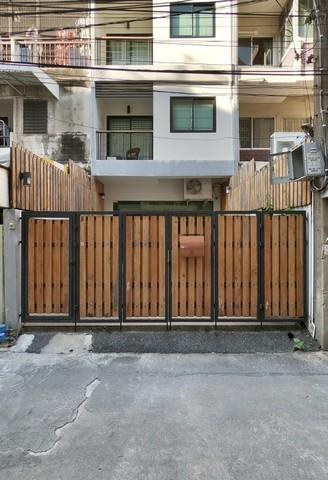 ให้เช่าอาคารพาณิชย์4ชั้นย่านนานาสุขุมวิทซอย4พระราม4 เหมาะทำโฮลเทล ใกล้BTSนานา