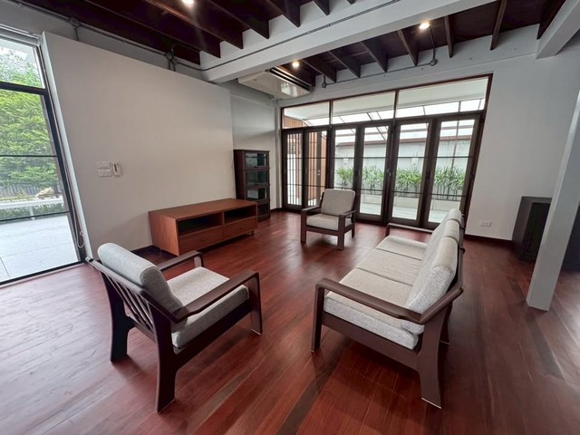 P658 ให้เช่าบ้านเดี่ยว รีโนเวทใหม่ ซอยปรีดีพนมยงค์ 25 เอกมัยซอย 10 บ้านร่มรื่นเหมาะอยู่อาศัย ใจกลาง สุขุมวิท เอกมัย 