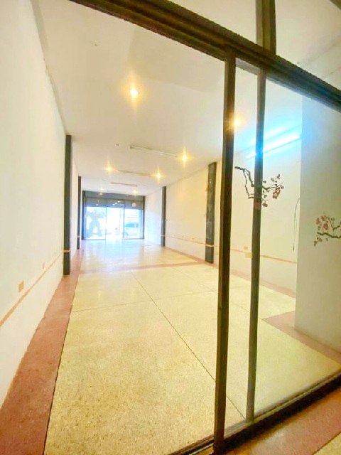 ปตท.ม.อุบลราชธานี 900 ม. วารินชำราบ อาคารพาณิชย์ 3 ชั้น 1 คูหา ติดถนนใหญ่ ทำเลทอง 3 นอน 3 น้ำ