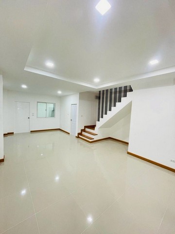 ขายทาวน์โฮมหลังมุม รีโนเวทใหม่ มบ.เดอะไพร์ซ ศรีราชา TP-H1261