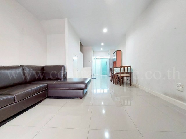 P1 ทาวน์โฮม 3 ชั้น นลิน อเวนิว 3 - ซอยเคหะร่มเกล้า 72 รามคำแหง หลังมุม