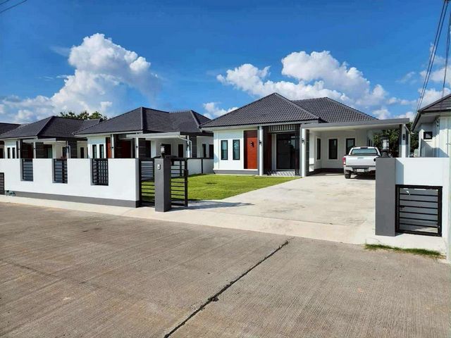 บ้านให้เช่า 20,000 บาท/เดือน – #วิวทุ่งนา บรรยากาศสงบ ใกล้เมืองเชียงใหม่ #สไตล์โมเดิร์น #พร้อมเฟอร์นิเจอร์ครบ เข้าอยู่ได้ ส.ค. 2568